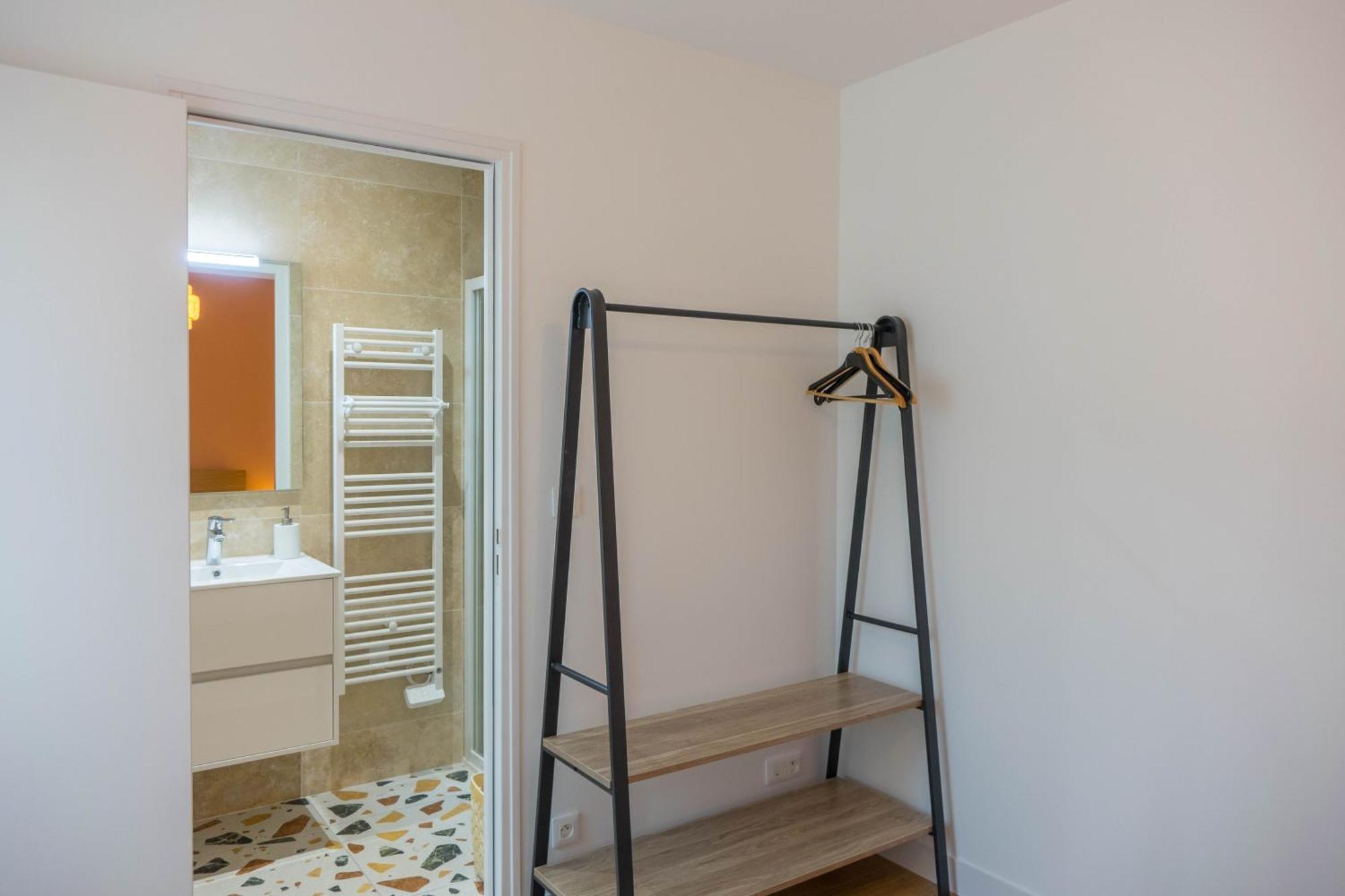 Beau Quartier Et Central, Maison Spacieuse Avec Cour, 3 Chambres, 3 Salles De Bains A 10 Min A Pied De La Gare オルレアン エクステリア 写真