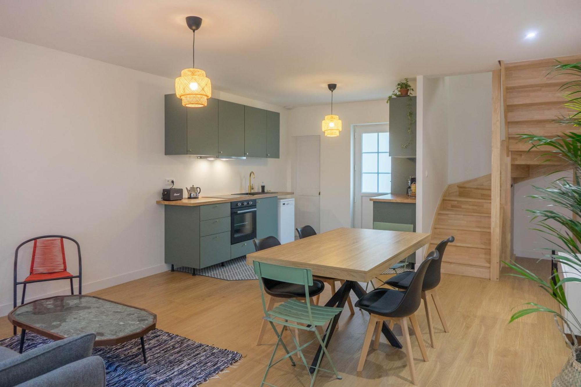 Beau Quartier Et Central, Maison Spacieuse Avec Cour, 3 Chambres, 3 Salles De Bains A 10 Min A Pied De La Gare オルレアン エクステリア 写真